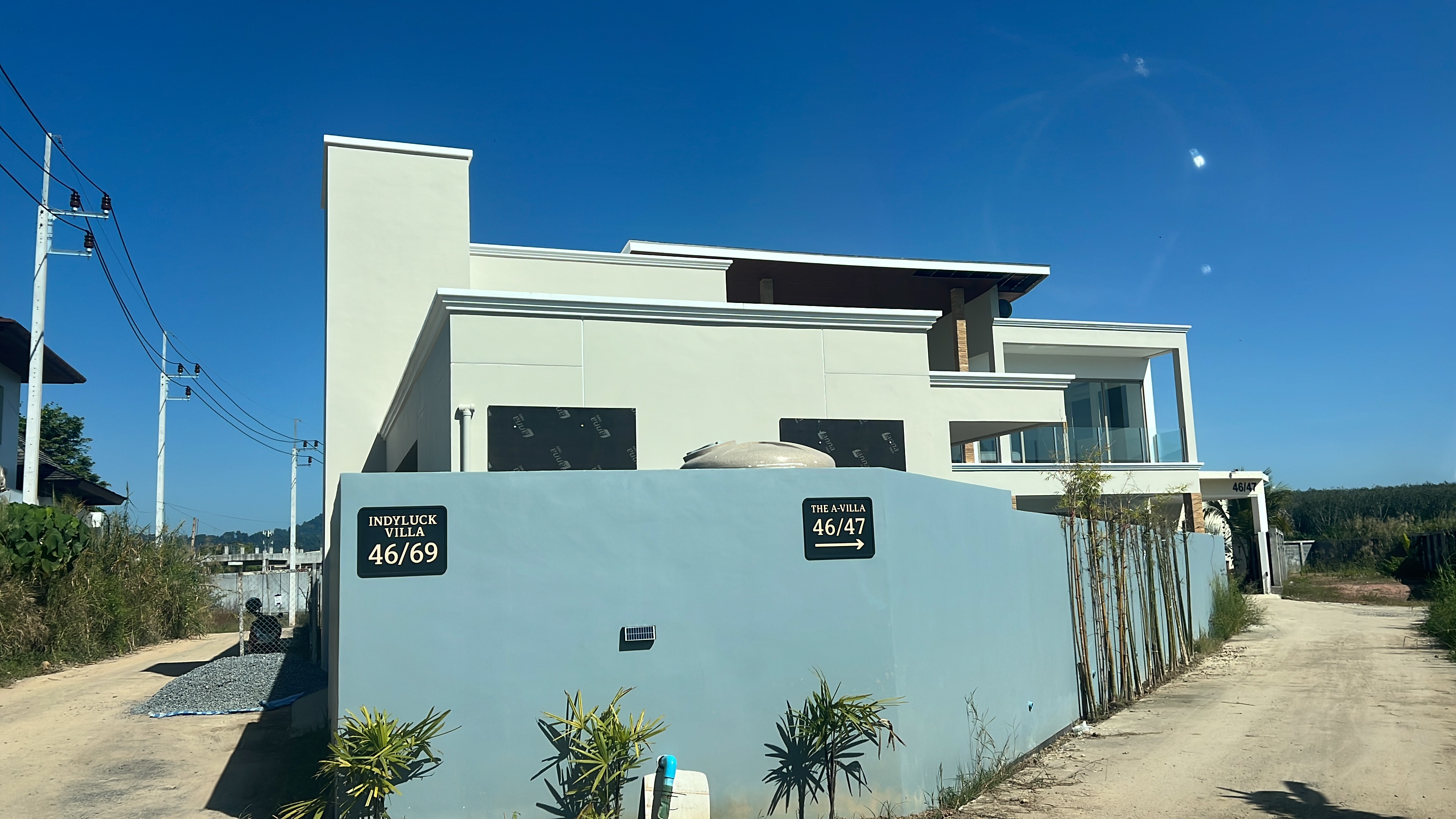 IndyLuck Villa — poolside